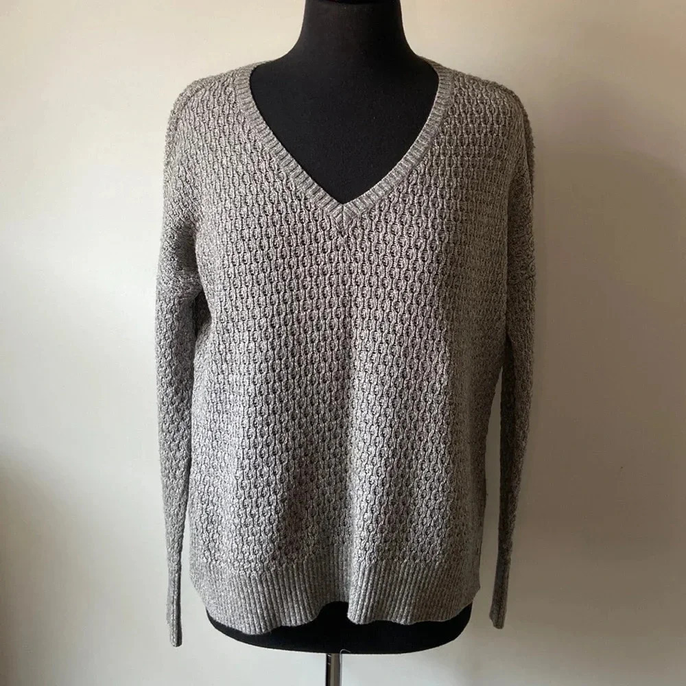 American  Eagle | V-Neck Knit Sweater